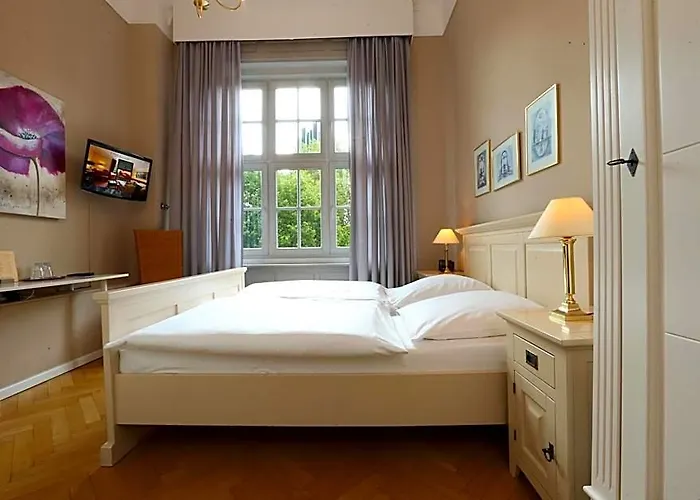 Amsterdam Hotel 3*